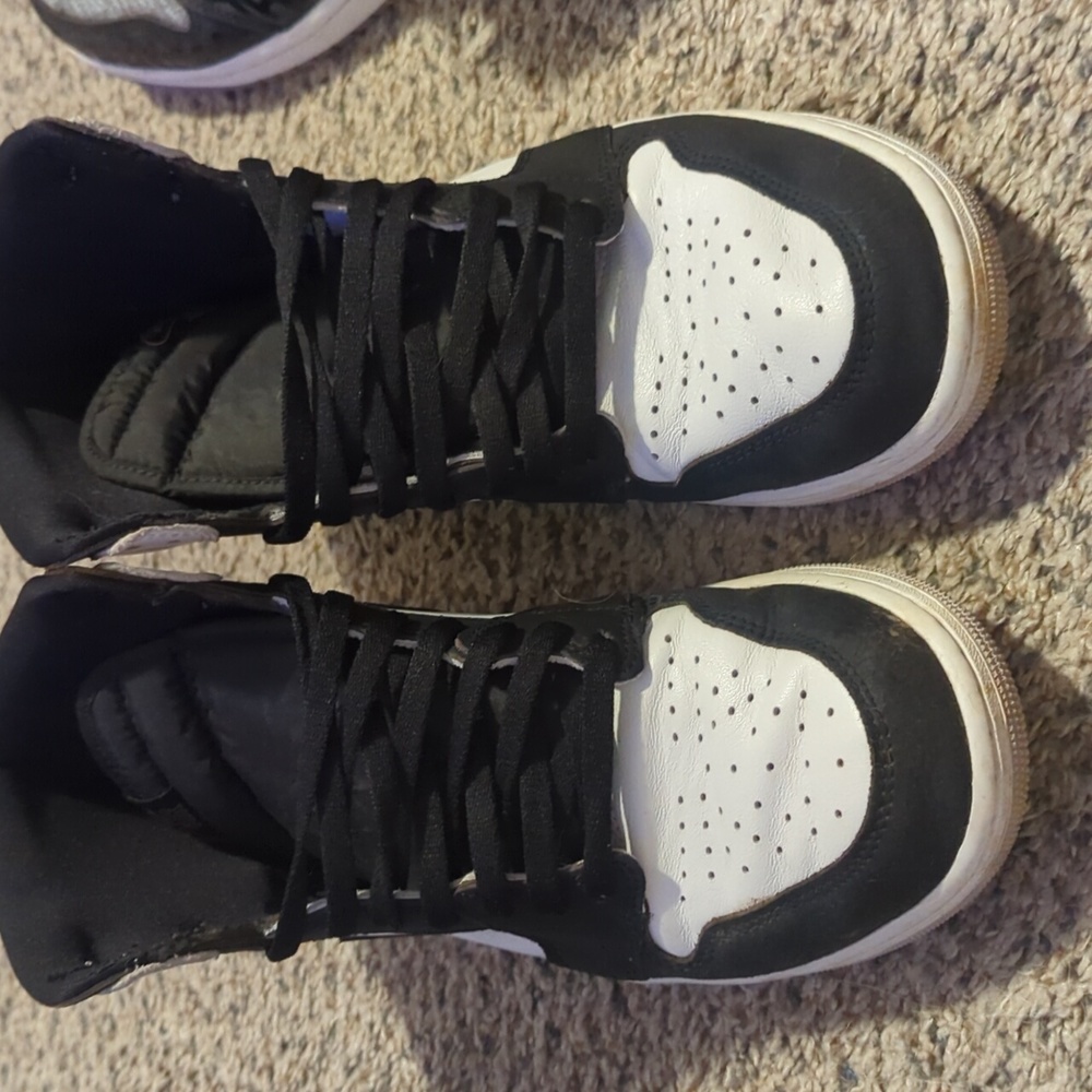Jordan 1 grey, white and black
